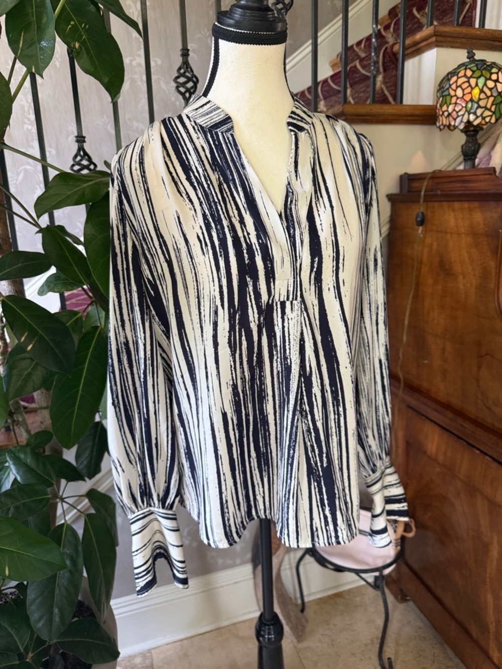 Banana republic ladies, long sleeve small petite blouse excellent condition - Picture 9 of 9